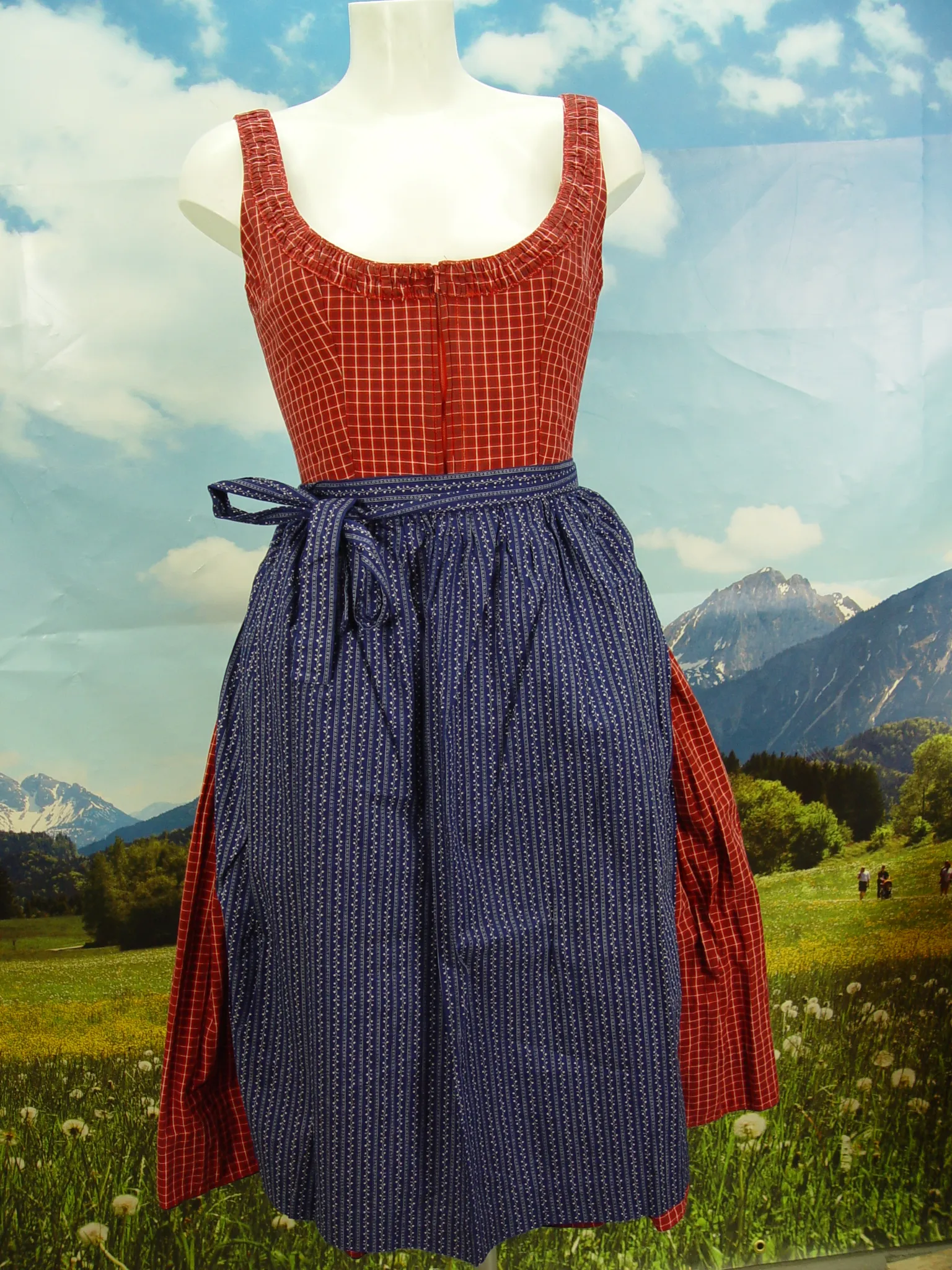 Dirndlstube Murr Vintage Handarbeit Borte rot klassich Dirndl mit Schürze Gr.34