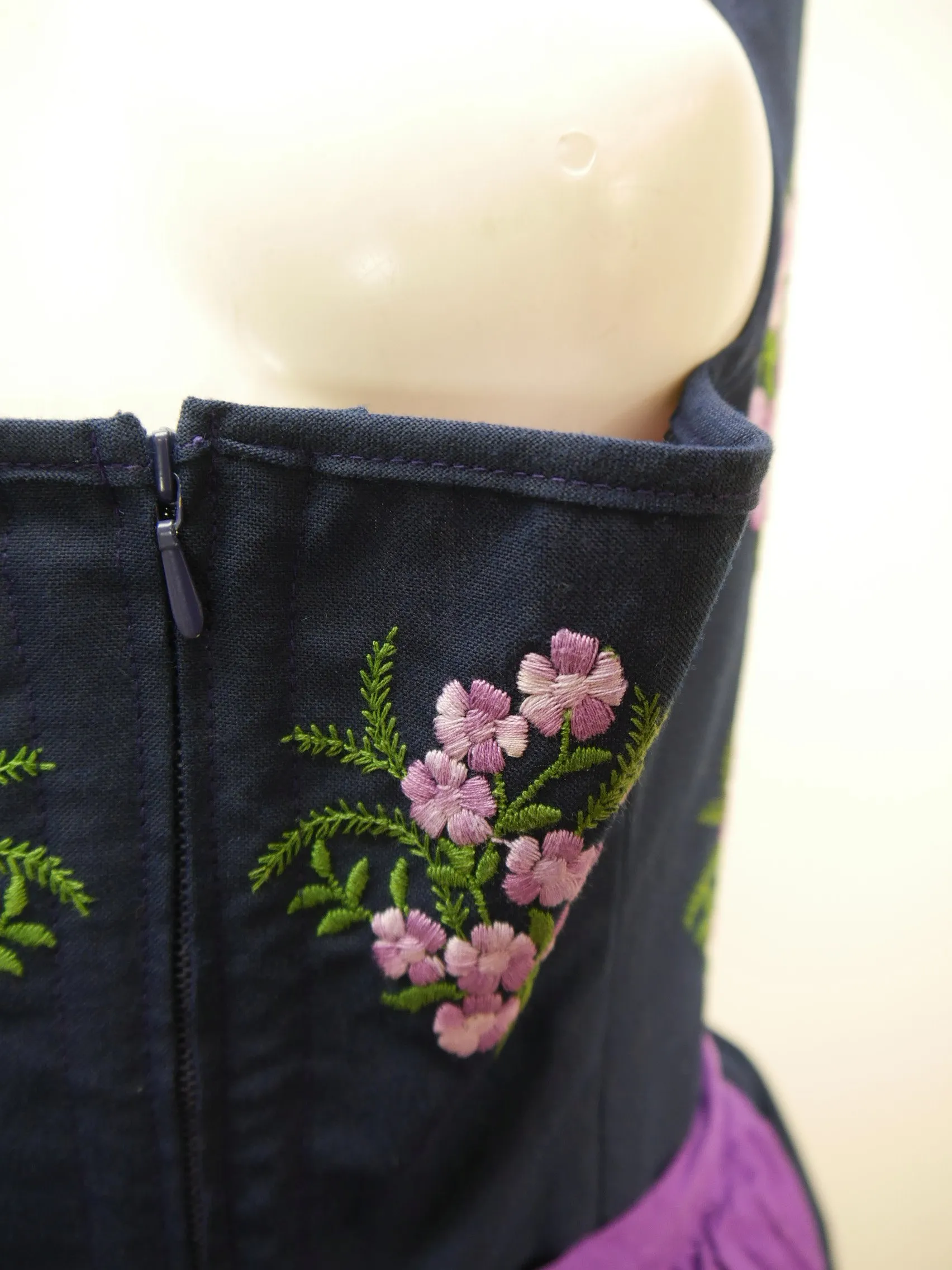 Herrlich mit Balkonett blau 60er Jahre süßes Vintage Dirndl mit Schürze Gr.46
