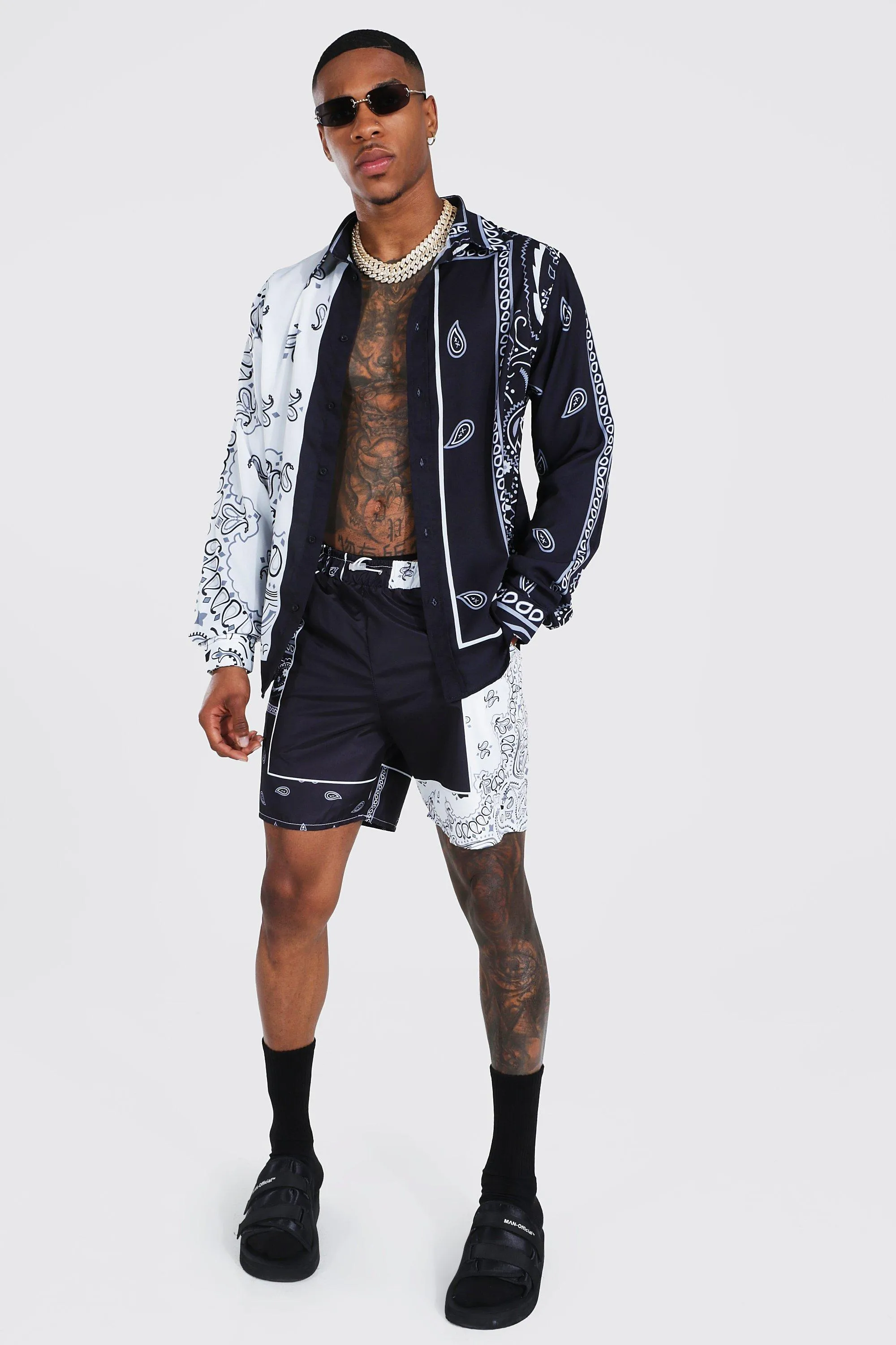 Langärmliges Paisley-Hemd aus Viskose und Badehose