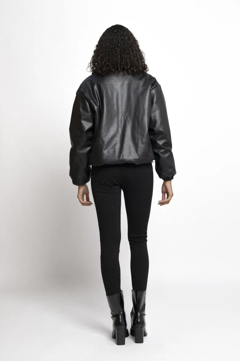 Lockere Kunstlederjacke mit Reverskragen
