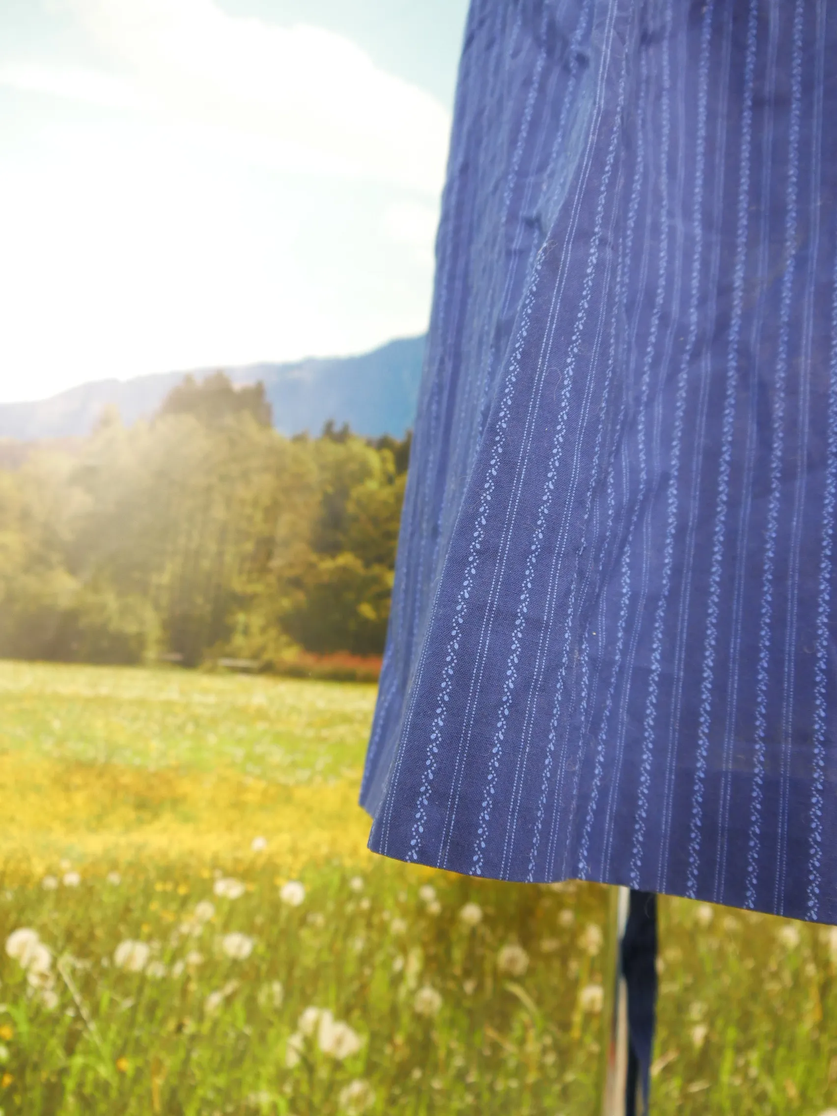 Mittellange Dirndlschürze Baumwolle blau gestreift Dirndl Schürze TS2181