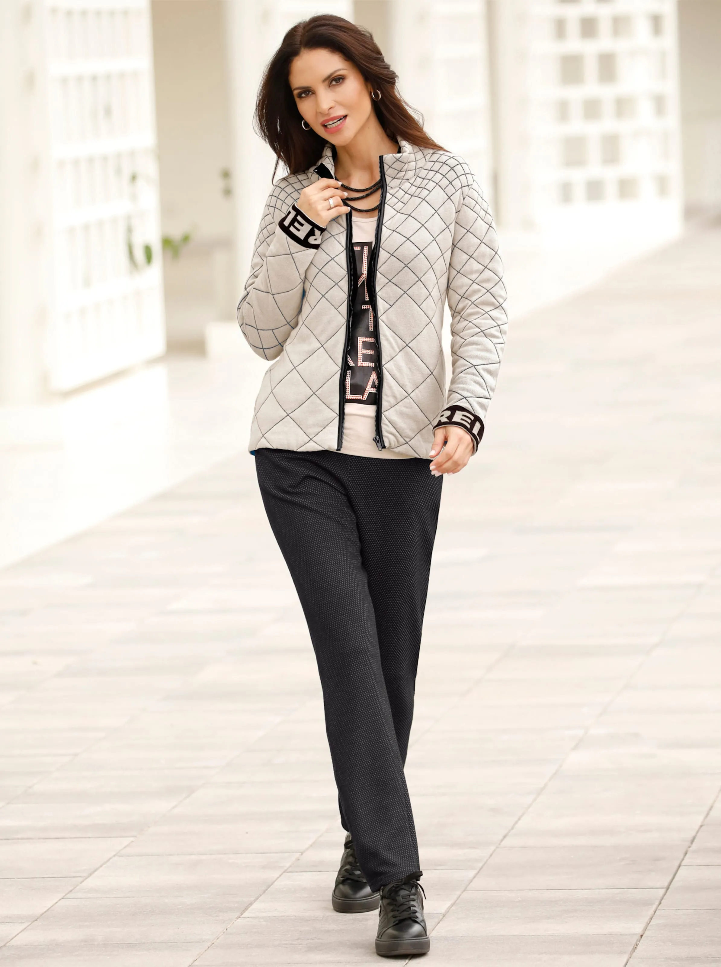 Strickjacke in sand