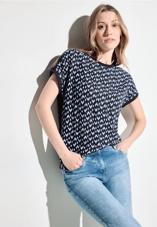 T-Shirt im Materialmix