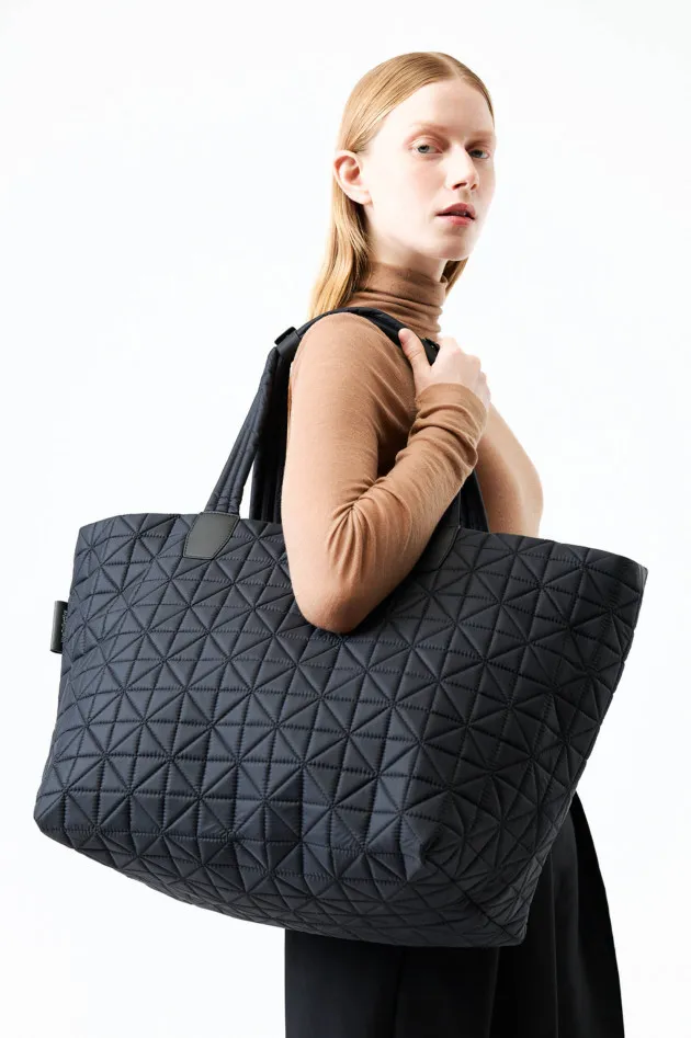 Tasche VEE LINE TOTE WEEKENDER in Schwarz